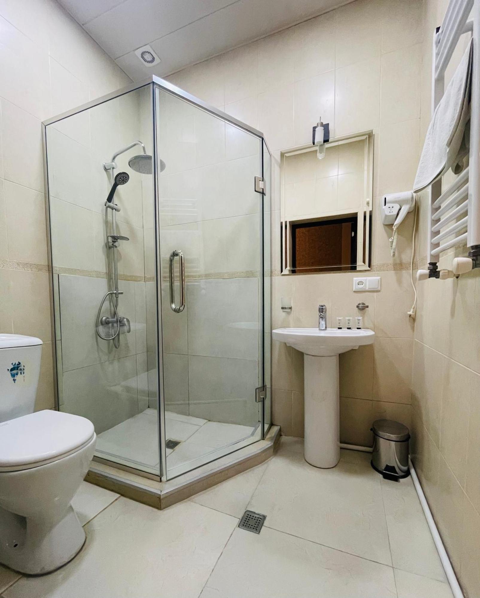 2Nd Floor Hotel Tbilisi Exteriör bild